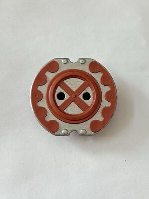 Metal-kabuk kompozit diyafram. İşlenmiş metal parçalar. Otomobil kontrol mührü.