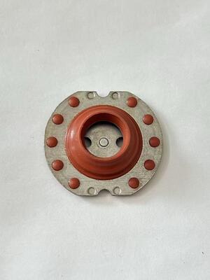 Metal-kabuk kompozit diyafram. İşlenmiş metal parçalar. Otomobil kontrol mührü.